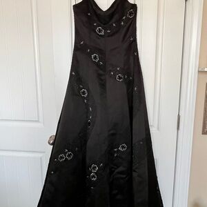Donna Gray Double Spaghetti Strap Black Evening Gown with Floral Beading Size 8